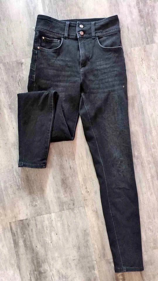 Guess Skinny Jeans - Size 25