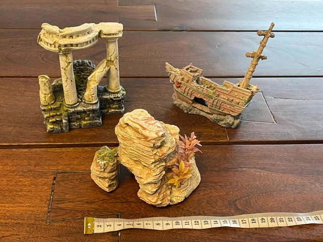 3 Aquarium Ornaments (10-13 cm)
