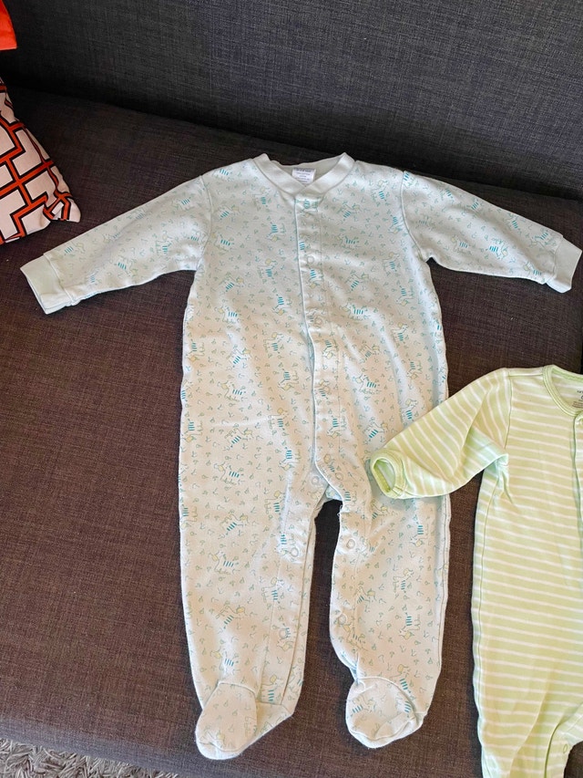 4 Baby Bodysuits - Sizes 3 to 12 Months - photo 2