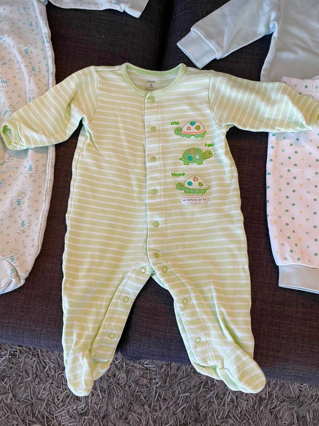 4 Baby Bodysuits - Sizes 3 to 12 Months - photo 3