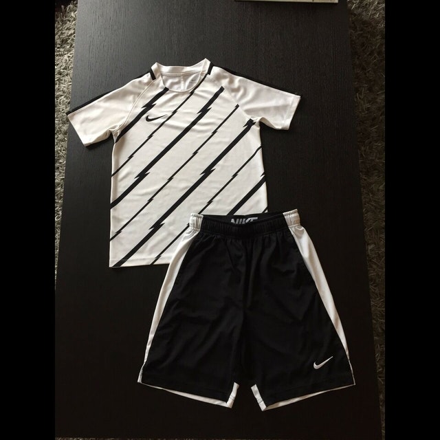 Kids Nike Outfit, Size M