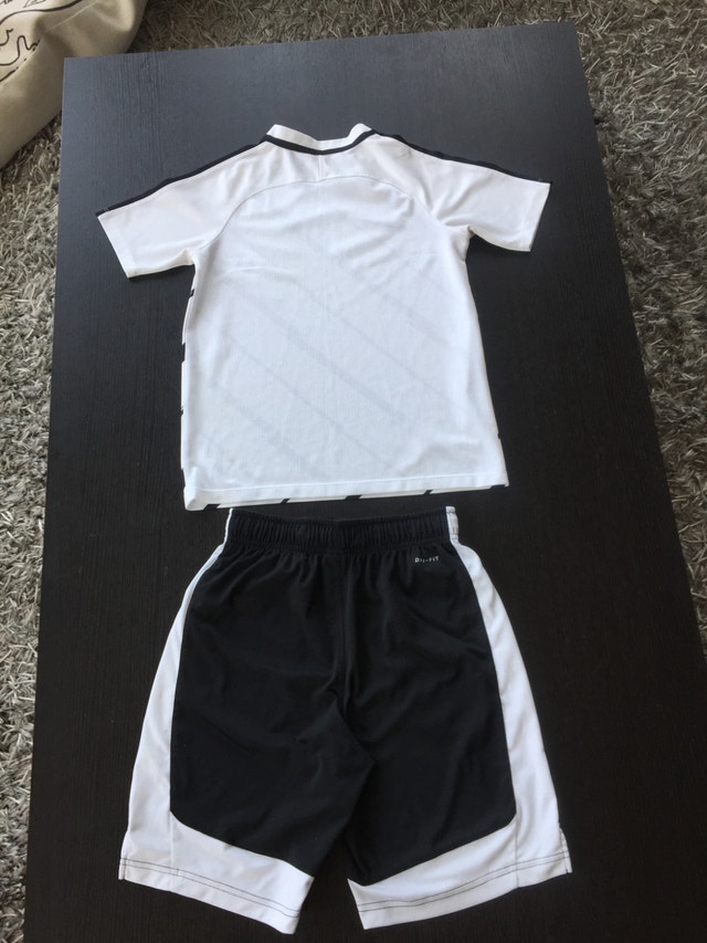Kids Nike Outfit, Size M - photo 2