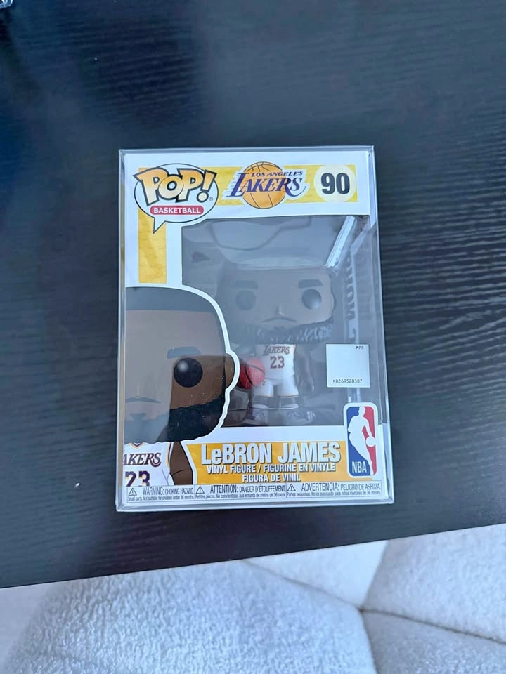 Funko Pop Lebron James Lakers