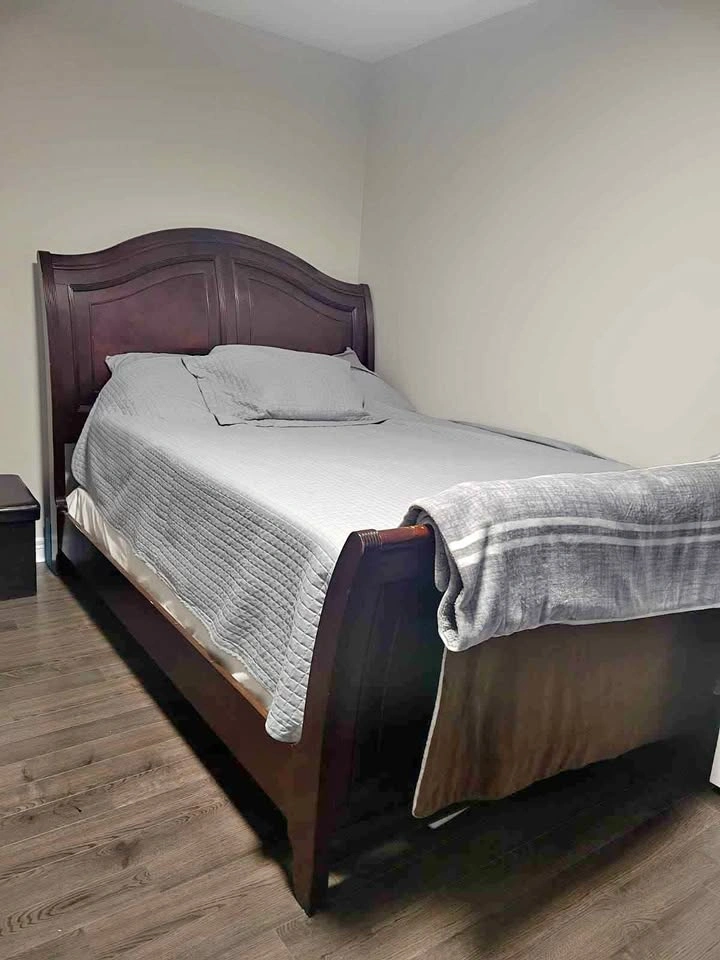 Queen Sleigh Bed & Dresser