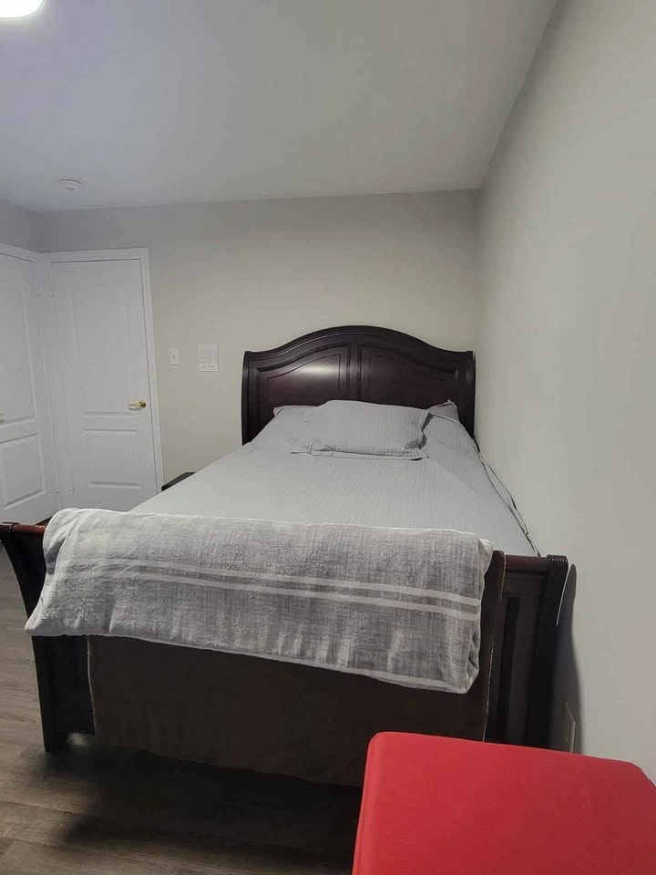 Queen Sleigh Bed & Dresser - photo 2