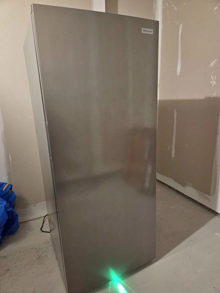 Frigidaire 27in 16cuft Freestanding Freezer (Garage Ready)