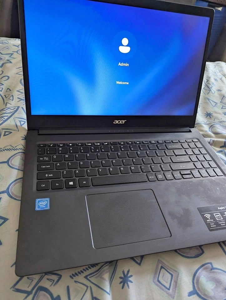 Acer Laptop - Needs Battery Replacement