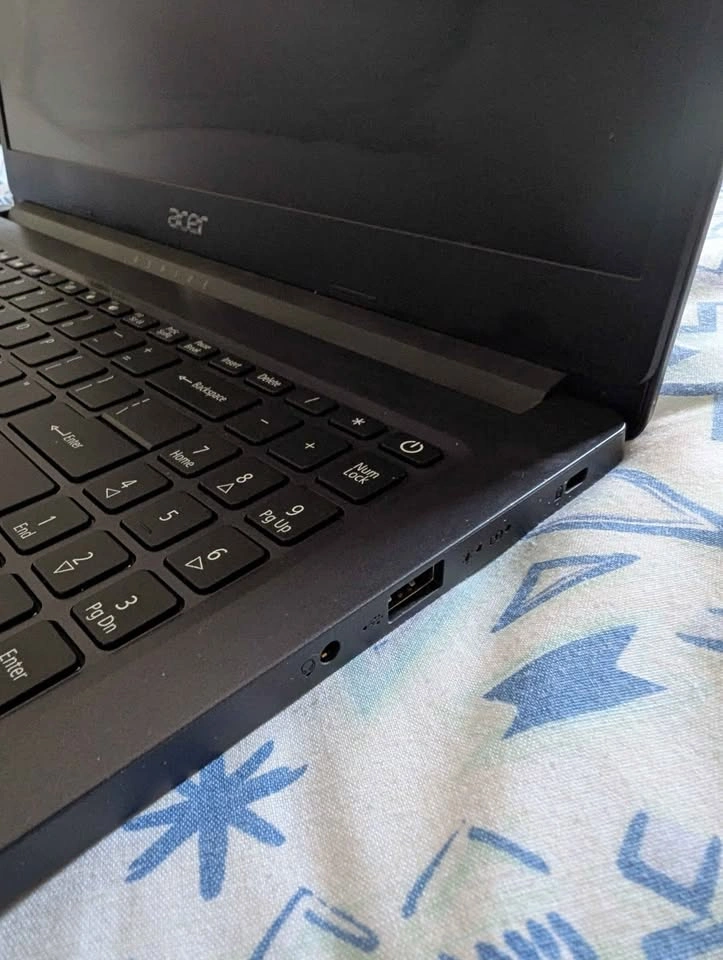 Acer Laptop - Needs Battery Replacement - photo 5