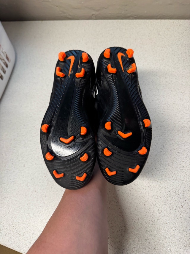NIKE Kids Phantom GX Soccer Football ⚽️⚽️ Size 4Y - photo 3