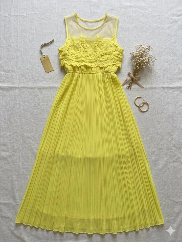 Stunning Bright Yellow Pleated Maxi Dress – Size Medium
