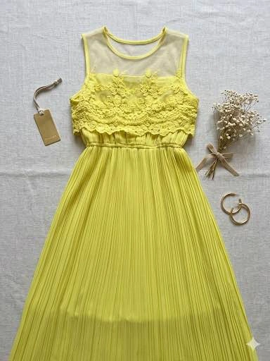 Stunning Bright Yellow Pleated Maxi Dress – Size Medium - photo 2
