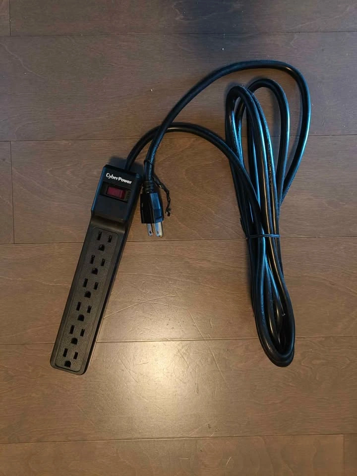 Brand New 6 Outlet Surge Protector - 12ft Cord - photo 2