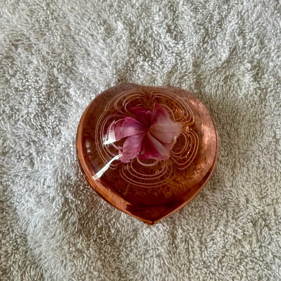Vintage Glass Art Heart Paperweight - photo 2