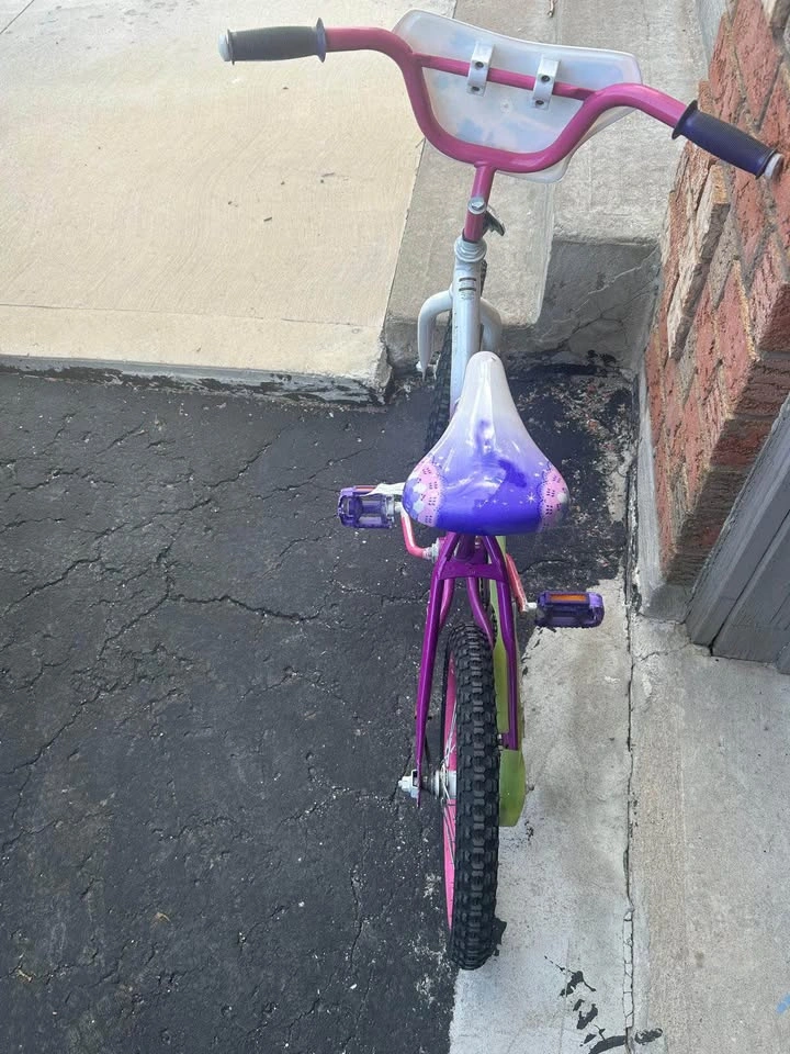 16 inch Girls bike - photo 3