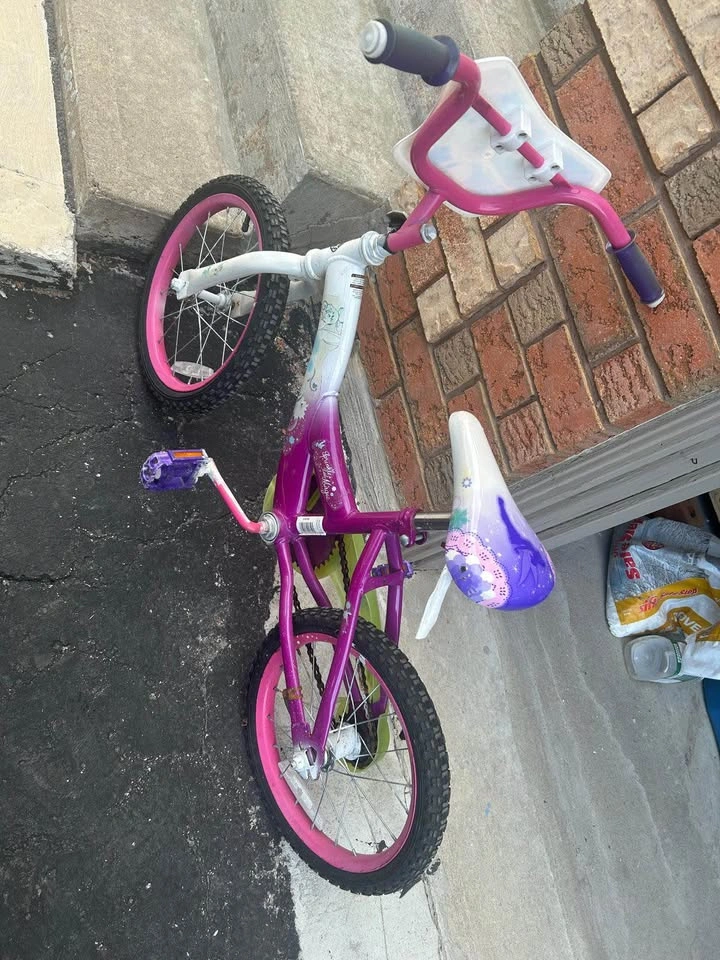 16 inch Girls bike - photo 4
