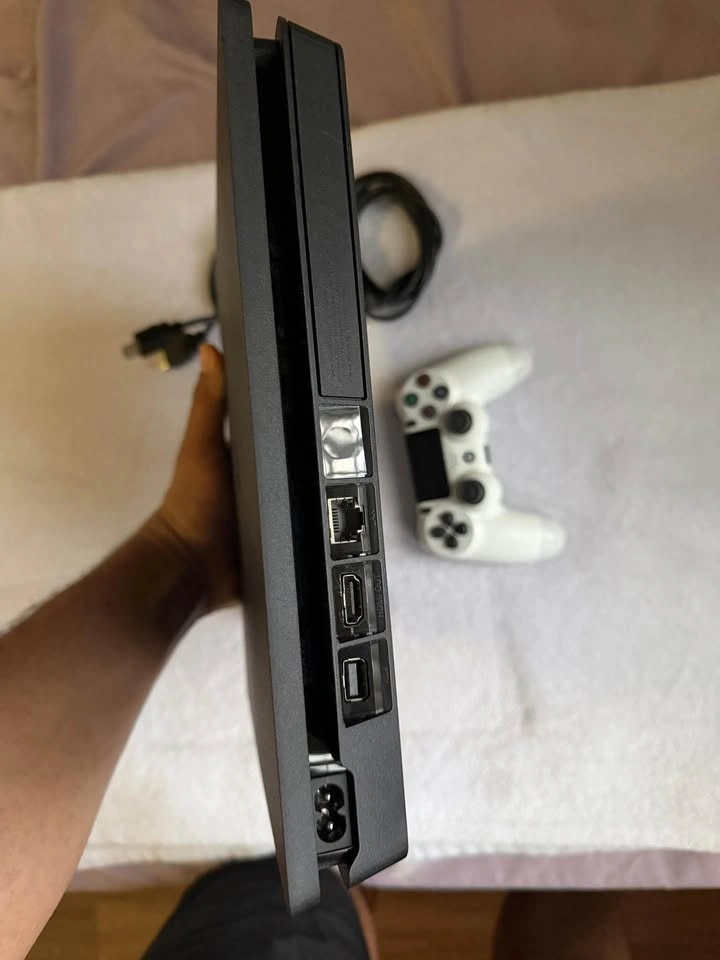 PS4 Slim 1TB - photo 2