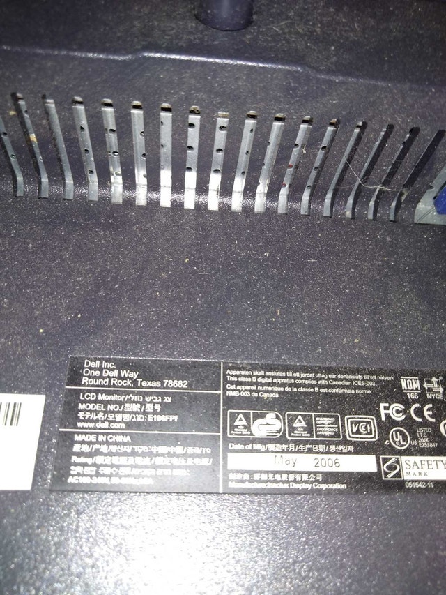 Dell 17 inch Monitor - photo 3
