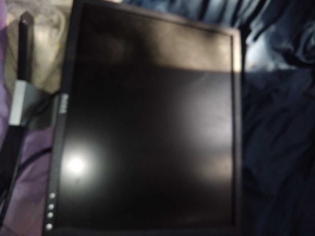 Dell 17 inch Monitor - photo 4
