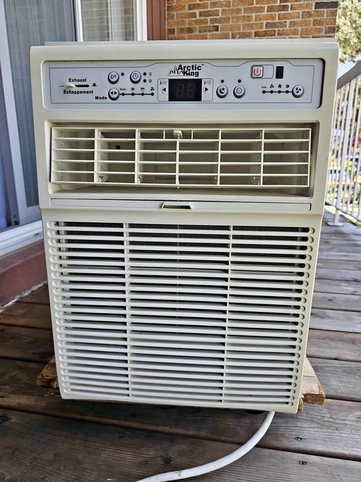 Arctic King 10000 BTU Vertical Window AC