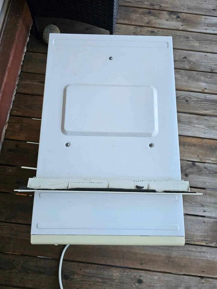 Arctic King 10000 BTU Vertical Window AC - photo 2