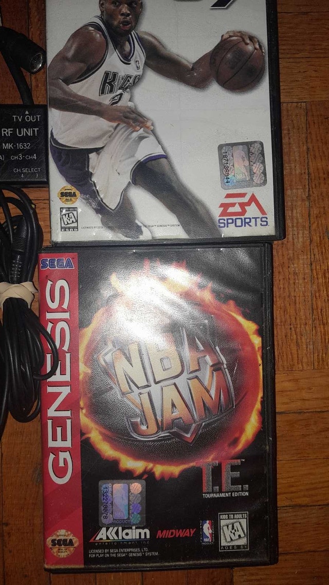 SEGA Genesis Model 2 Console w/ 10 Games & 2 Controllers - photo 5