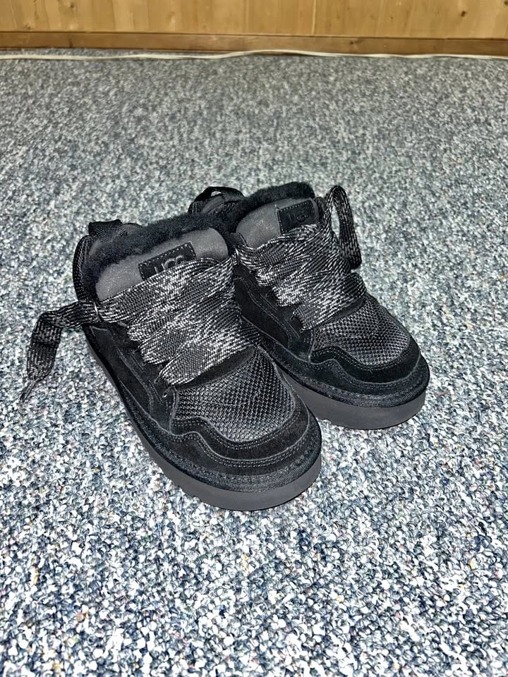 Women's Black UGG Lowmel - Size 5 US