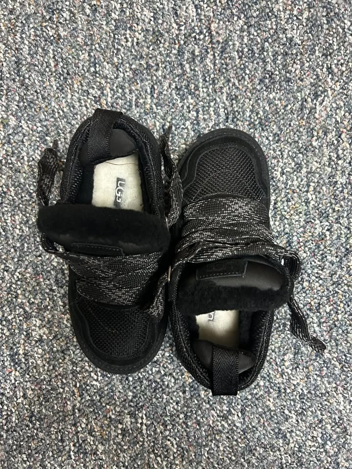 Women's Black UGG Lowmel - Size 5 US - photo 3