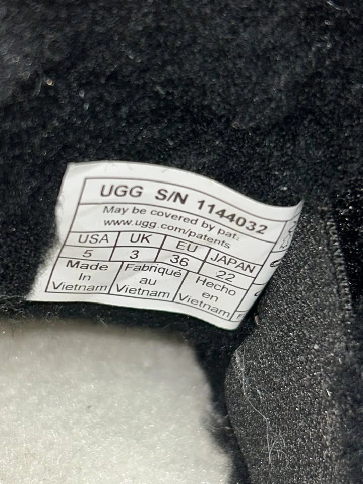 Women's Black UGG Lowmel - Size 5 US - photo 4