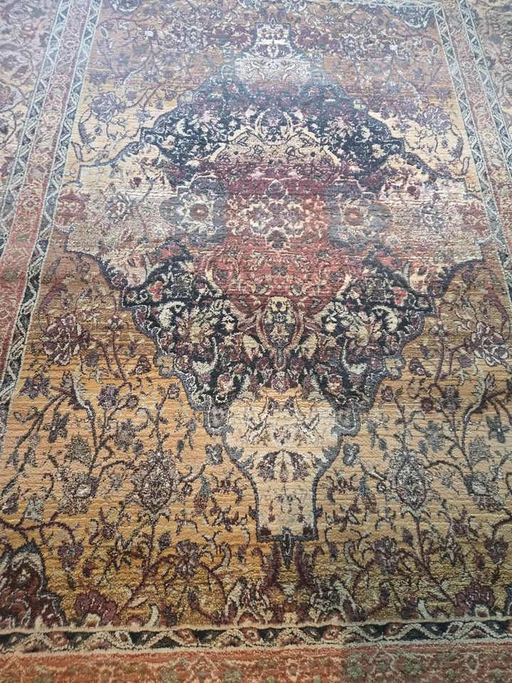 Large Beautiful Mauve Traditional Area Rug - MADE IN CANADA - photo 4