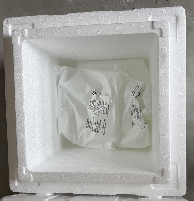 Cryopak Styrofoam Cooler with 4 Gel Ice-Packs - photo 3