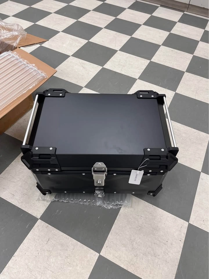 Vevor Black Motorcycle Top Case with Quilted Interior - photo 3