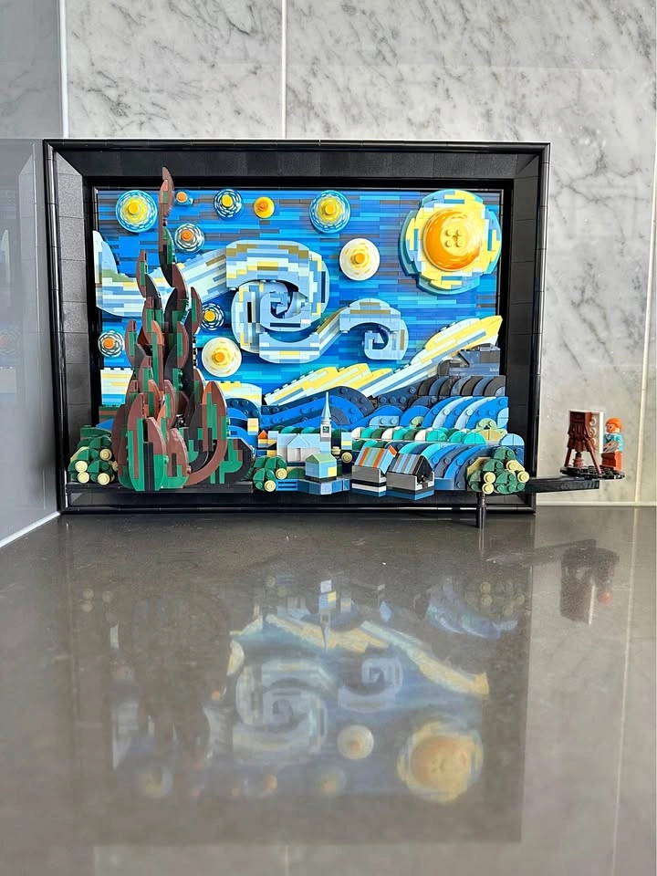 LEGO Starry Night Van Gogh Set #21333 Assembled, includes box an