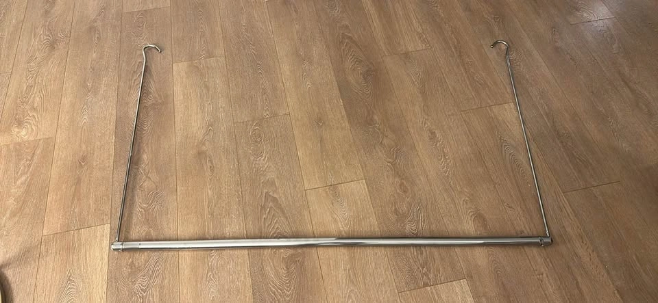 Extendable Clothes Hanging Rod - photo 3
