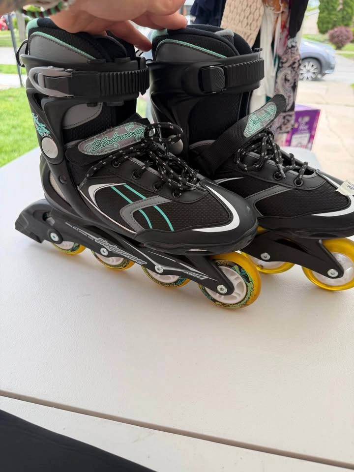Size 7 - Bladerunner ABEC 7 Rollerblades - photo 2