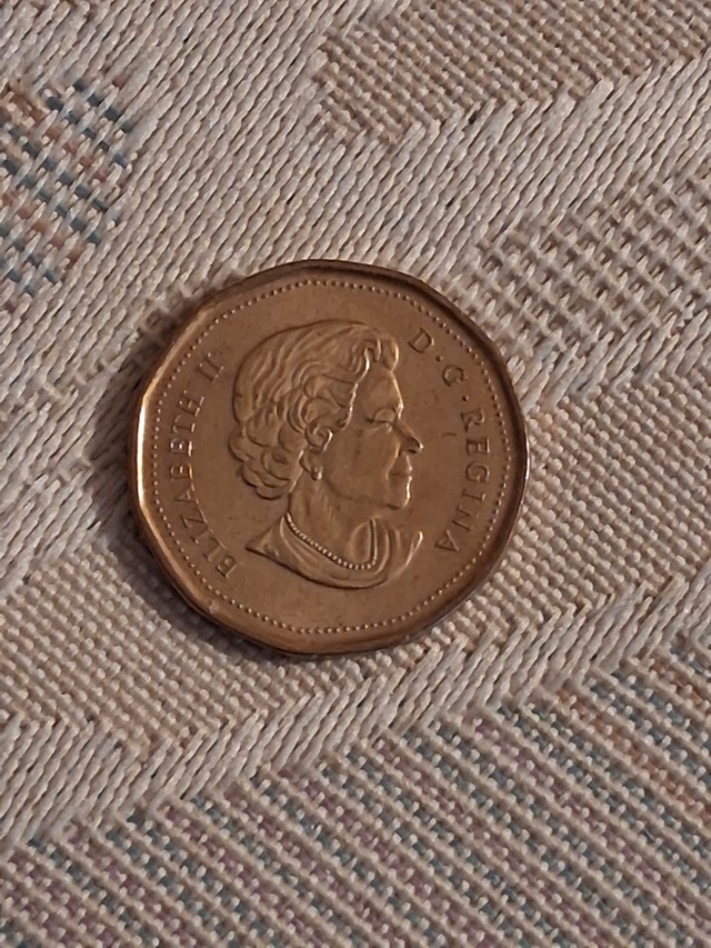 2010 Canadian Navy 100th Anniversary Commemorative Loonie - photo 2