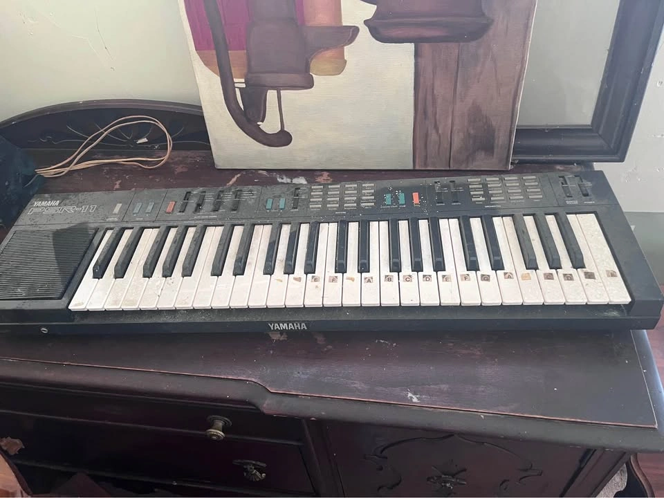 Yamaha PSR-11 Electric Keyboard - photo 2
