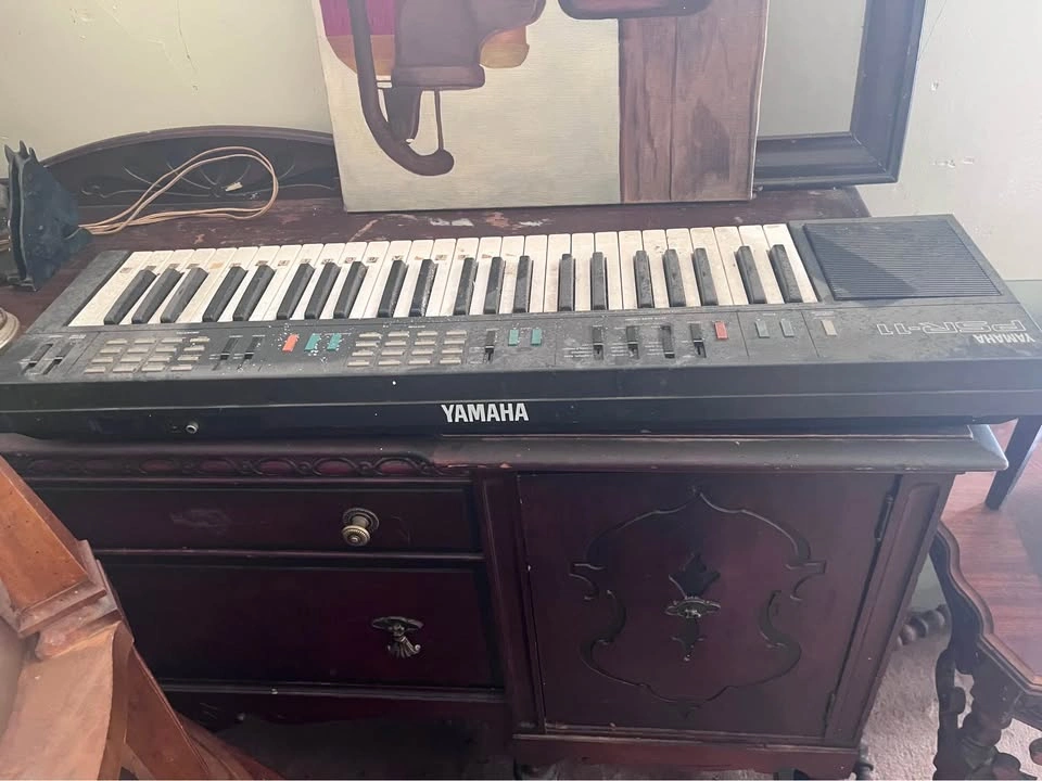 Yamaha PSR-11 Electric Keyboard - photo 3