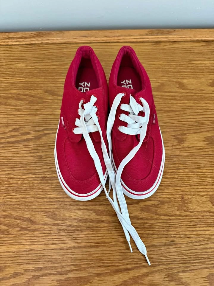 Zoo York Red Canvas Shoes Size 7