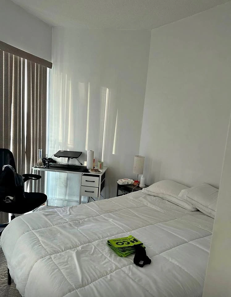 Bedroom Furniture Set for Sale – Moving Out