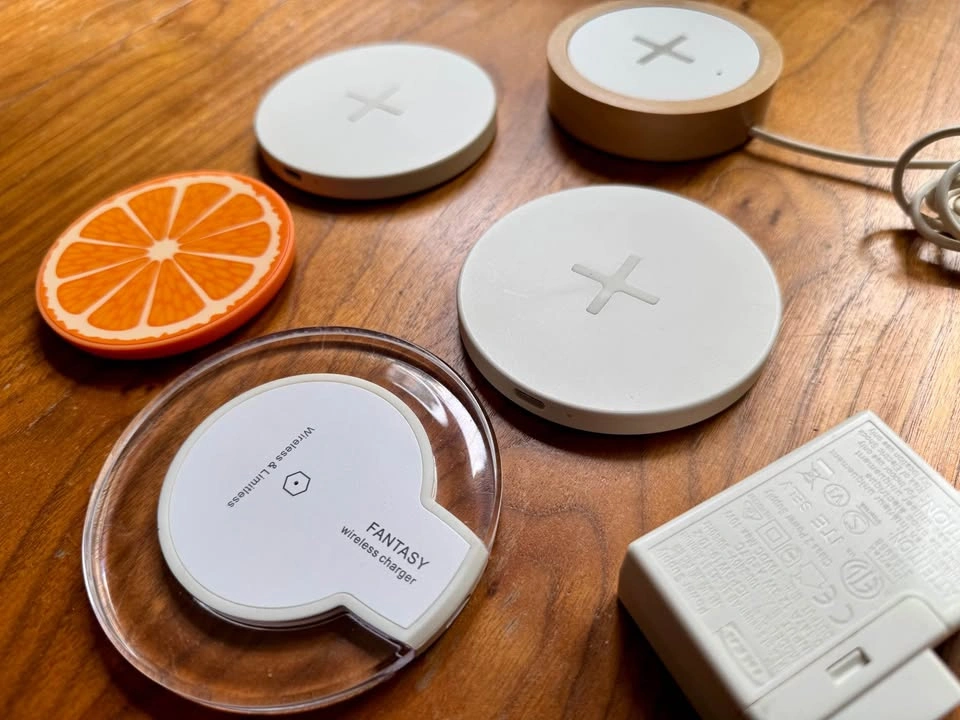 Various Wireless Chargers for cell phones - photo 3