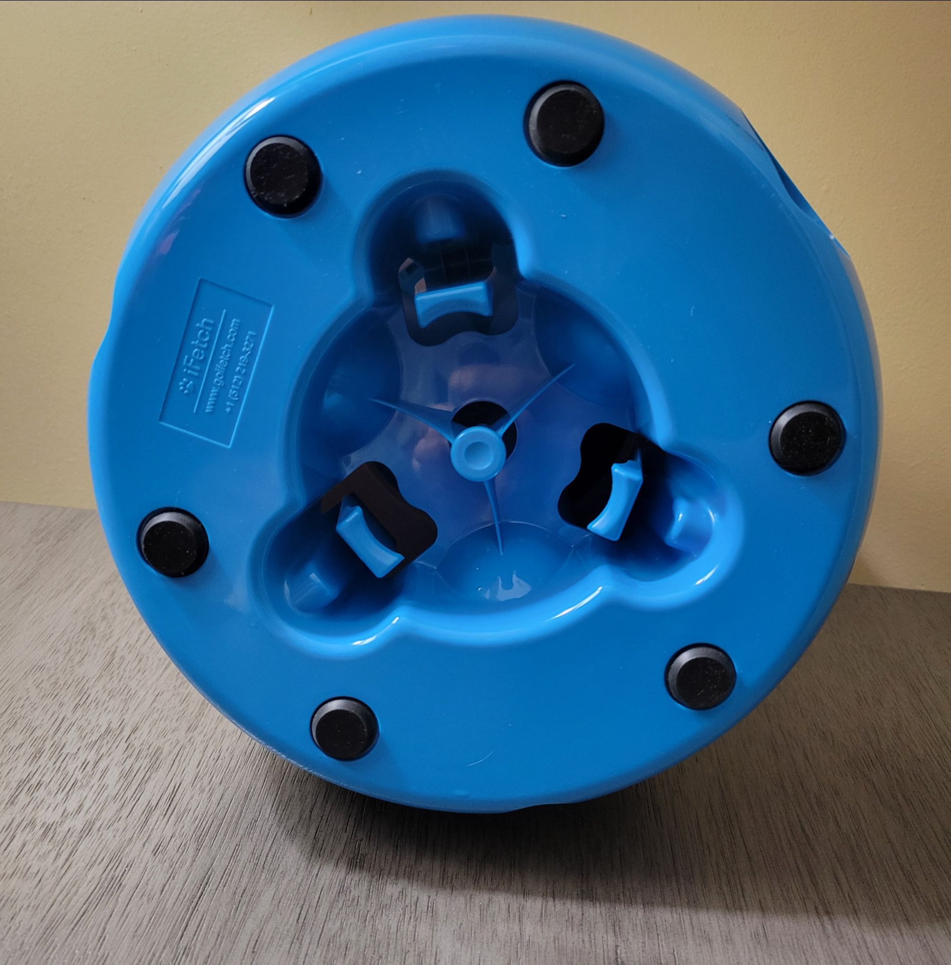 iFetch Frenzy Dog Fetch Toy Brain Teaser Non Electric Ball Throw - photo 4