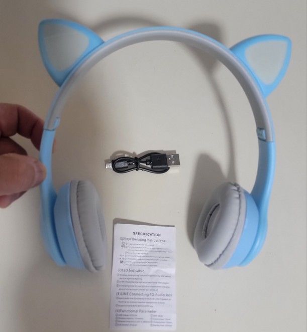 NEW IN BOX / Wireless Bluetooth Kitty Cat Ear Headphones