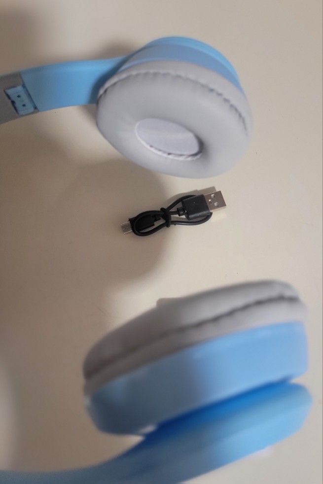 NEW IN BOX / Wireless Bluetooth Kitty Cat Ear Headphones - photo 4