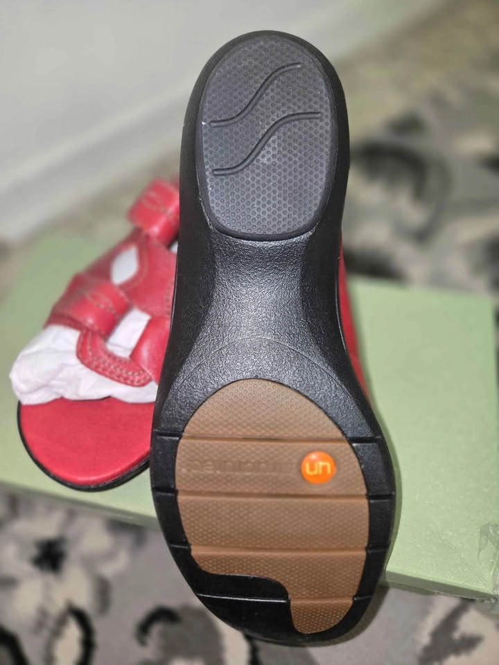NEW Clarks Unstructured Red Leather Sandals Size 9.5W - photo 5
