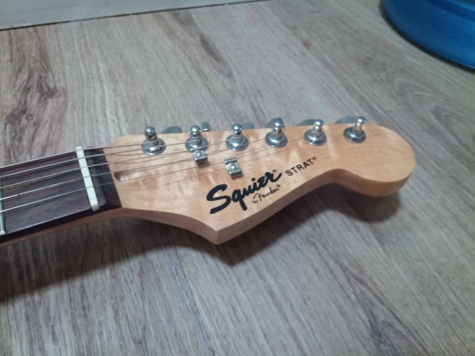 Squire Stratocaster by Fender - photo 2