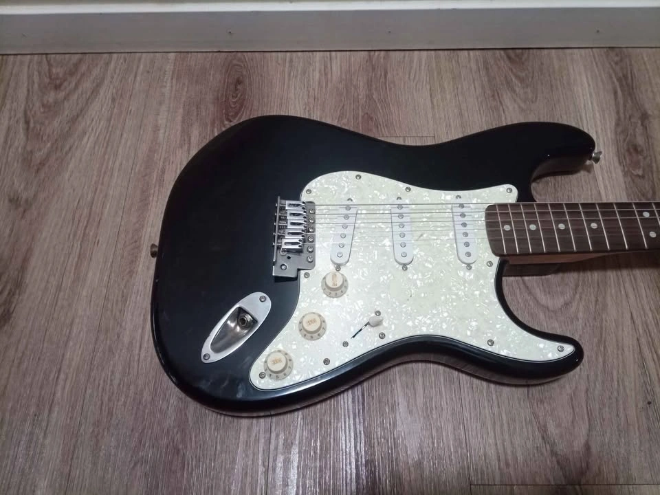 Squire Stratocaster by Fender - photo 3