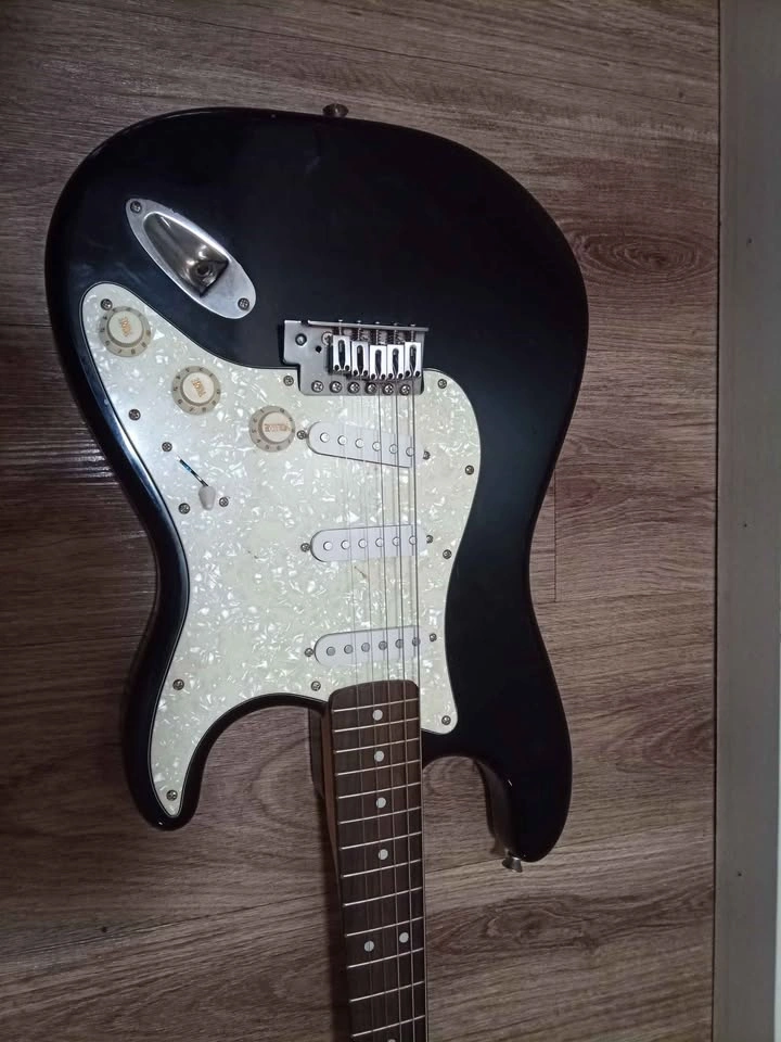 Squire Stratocaster by Fender - photo 4