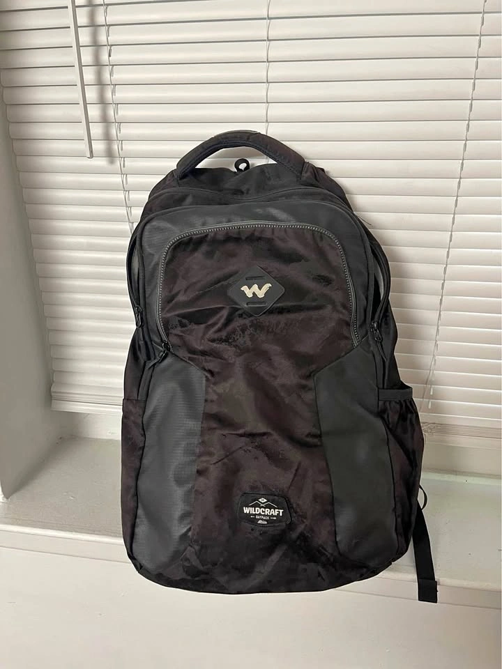 Shoulder bag.