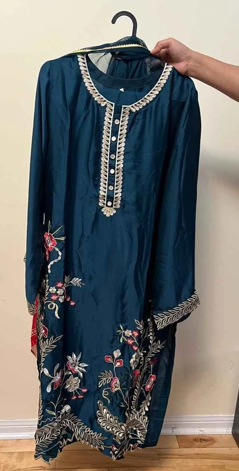 Beautiful embroidered kaftan - photo 2
