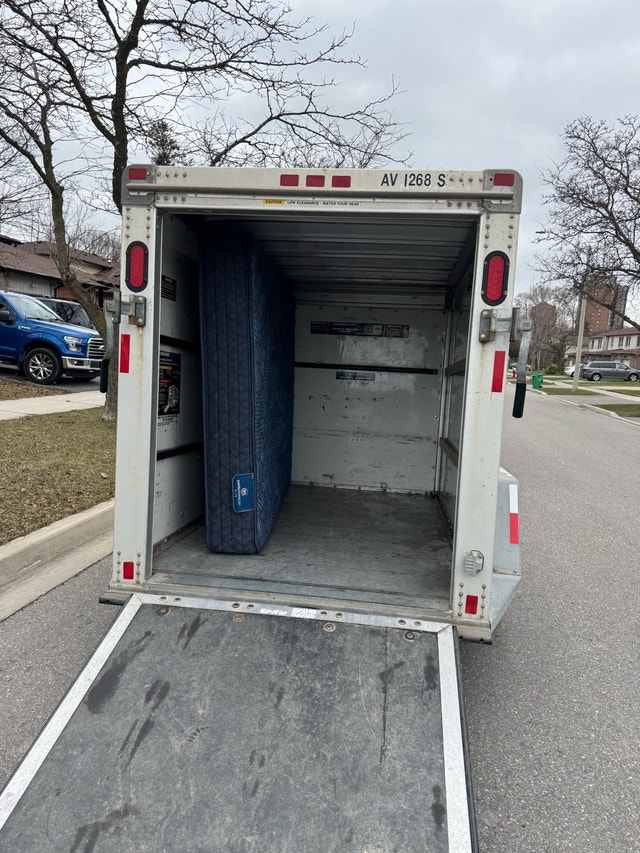 moving truck and delivery - photo 2